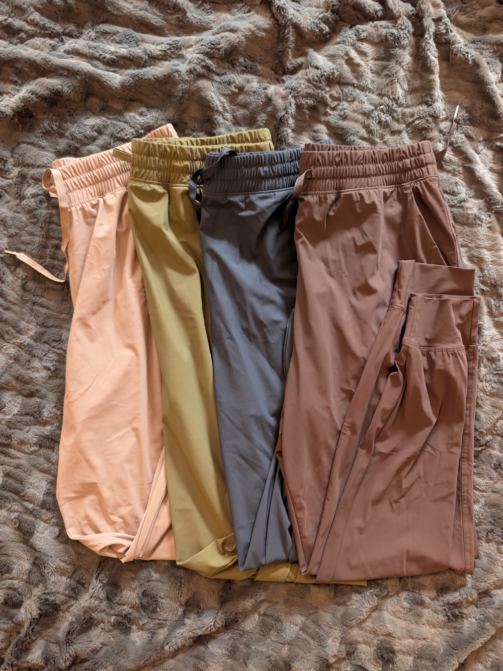 4 PAIRS Women's Old Navy Sport SleekTech Joggers Size M